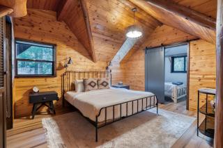 Mt Hood Log Cabin! Fresh Remodel with Airstream 1 - 8