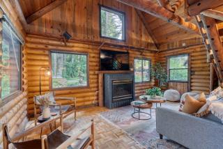 Mt Hood Log Cabin! Fresh Remodel with Airstream 1 - 7