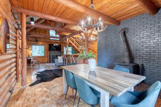 Mt Hood Log Cabin! Fresh Remodel with Airstream 1 - 6