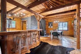 Mt Hood Log Cabin! Fresh Remodel with Airstream 1 - 5