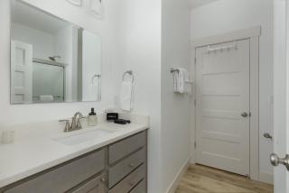 Columbia Gorge Getaway - Walk to River & Trails - 1