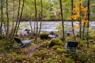Spacious River Cabin - Hot Tub - Sleeps 8 - 9