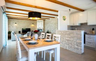 Gorgeous Home In Linardici - 6