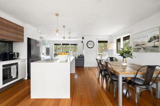 Relaxed Bayside Stay with Outdoor Space - 9