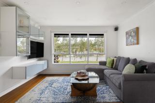 Relaxed Bayside Stay with Outdoor Space - 6