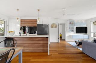 Relaxed Bayside Stay with Outdoor Space - 2