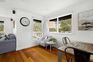 Mordialloc Coastal Escape Beach, Garden & Parking - 7