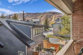 Park City Escape Walk to Lifts plus Shared Hot Tub - 8