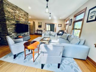 12 Min Drive to Windham Mountain w- HOT TUB! - 0