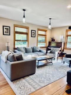 12 Min Drive to Windham Mountain w- HOT TUB! - 9