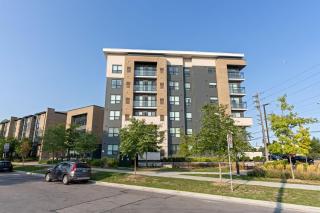 Scarborough Oasis near UofT campus, Free Parking - 4