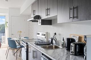 Scarborough Oasis near UofT campus, Free Parking - 3