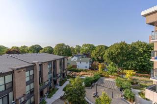 Scarborough Oasis near UofT campus, Free Parking - 1