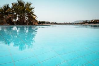 Nayah Stays, Cozy lagoons terrace one ensuite Apt - 4