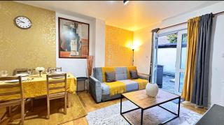 Spacious 2BDR Flat with Balcony near Golders Green - 9