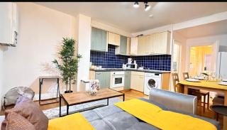 Spacious 2BDR Flat with Balcony near Golders Green - 2