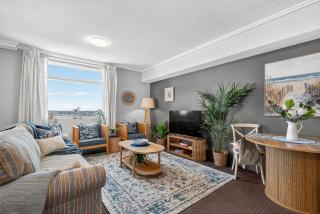 Coastal Escape with River Views in Casino Towers - 8