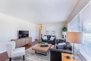 Designer 3BR Ranch Home near Clayton & Wash U - 2