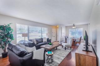 Designer 3BR Ranch Home near Clayton & Wash U - 1