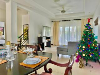 Caribbean Bliss 4-BR Villa steps form the sea - 8