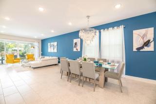 Ravishing 6 Bdrm Home with Games Room at Encore - 1