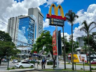 Airport Stay Guarulhos – 600m Bosque Maia, Wi-Fi, Estacionamento, Sala de Espera, piscina, Check-in Facial - 3