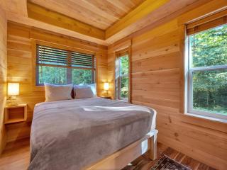 Leilani Cottage -Meredith Lodging - 1