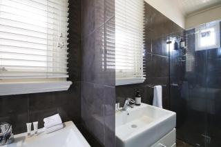 Waterviews - Hidden Gem in CBD - Sleeps 10 - 6