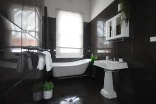 Waterviews - Hidden Gem in CBD - Sleeps 10 - 3