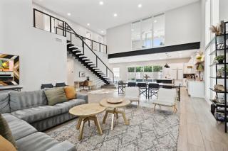 Lavish Luxuries in Old Town - 0