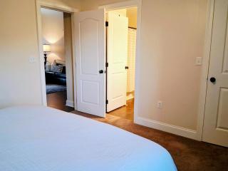 Townhouse Retreat with Cozy Deluxe Suite - 5