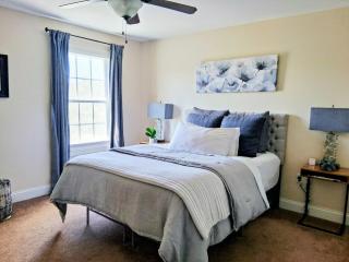 Townhouse Retreat with Cozy Private Room - 1