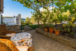 Apartments by the sea Necujam, Solta - 2090 - 5