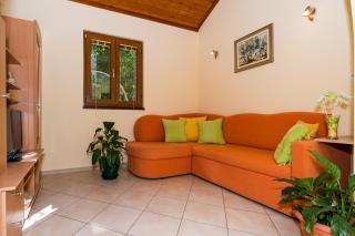 Apartments by the sea Necujam, Solta - 2090 - 1