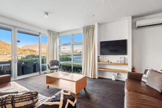 Marina Views Lakeside Stay in Queenstown - 8