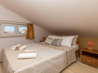 Apartments with parking space Porec - 6923 - 3