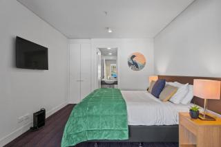 Beautiful Lakefront 2 Bedroom Marina Apartment 203 - 1