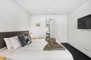 Family-Friendly 3BR Marina Views & Space - 4