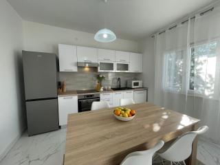 Apartments by the sea Vinisce, Trogir - 16485 - 1