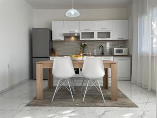 Apartments by the sea Vinisce, Trogir - 16485 - 1