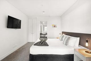 Fabulous Lakeside Marina 3 Bedroom - 1