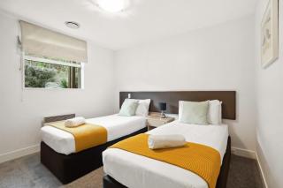 Fabulous Lakeside Marina 2 Bedroom - 7