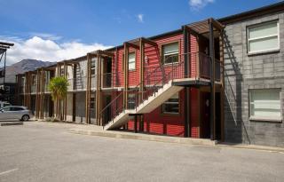 Fabulous Lakeside Marina Studio Apartment - 3