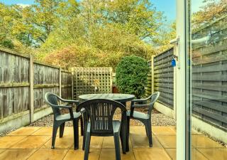 2 Bedrooms - 3 Beds - Quiet Retreat - Parking - 4