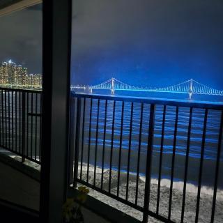 Busan Gwangalli Ocean & Bridge View & Terrace - 4