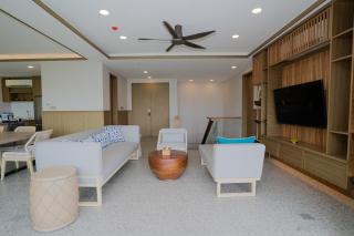 The Riahi Residences at Nirup Island - 8