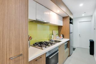 Apt in Heart of Melbourne w Pool,Gym,Sauna,WiFi - 1