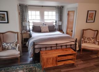 Your Montford Nest A Private Couples Retreat - 8