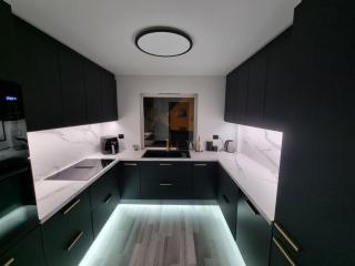 Large and central 2 bedroom apartment with Free parking, Free EV recharging and a private garden - 3