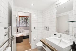 Lakeside Studio- Pounamu Complex - 8